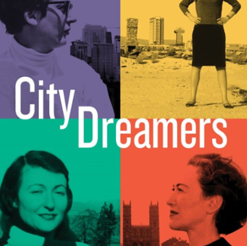 Fragment oficjalnego plakatu do filmu: pionowa powierzchnia podzielona na cztery równe prostokąty (dwa na górze i dwa na dole) w różnych kolorach.  W każdym z prostokątów zdjęcie jednej z bohaterek filmu opracowane graficznie w czerni. Centralnie napis "City Dreamers".  